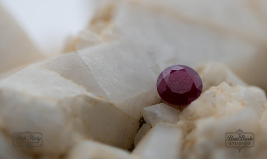 Discover Stunning Round Wyoming Ruby - Ethical & Exquisite Gemstones
