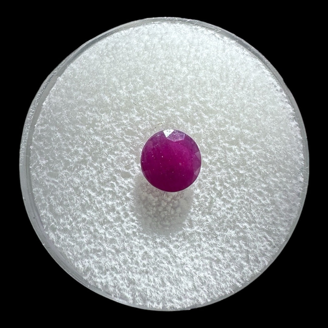 Round Wyoming Ruby 1.83 Carats image 