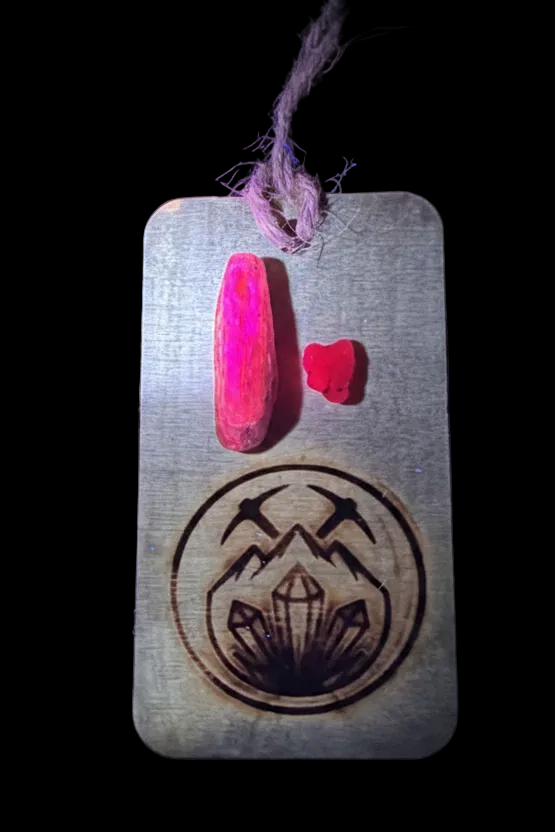 Master Vault Specialty — Wyoming Ruby & Pink Sapphire Kyanite Blade | UV Fluorescent
